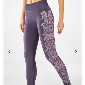 Fabletics butterfly leggings LARGE midrise